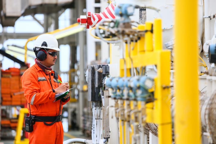 Which Specialist Skills do You Need to Work in the Oil and Gas Industry?